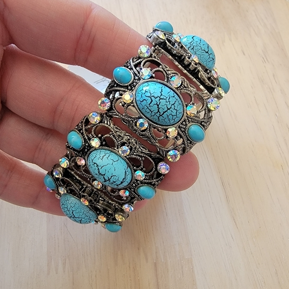 Katherine K Stretch Bracelet with turquoise stones - Picture 1 of 3